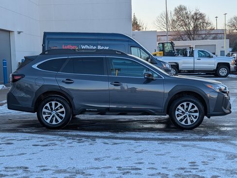 Used 2025 Subaru Outback Premium image 8