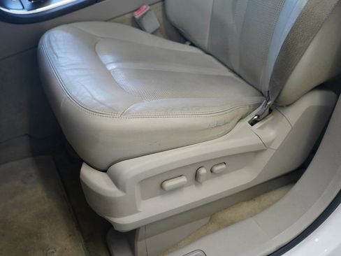 Used 2013 Lincoln MKX FWD image 26