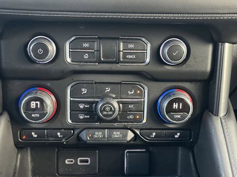 Used 2022 Chevrolet Tahoe LT w/ Luxury Package AWD/4WD image 8