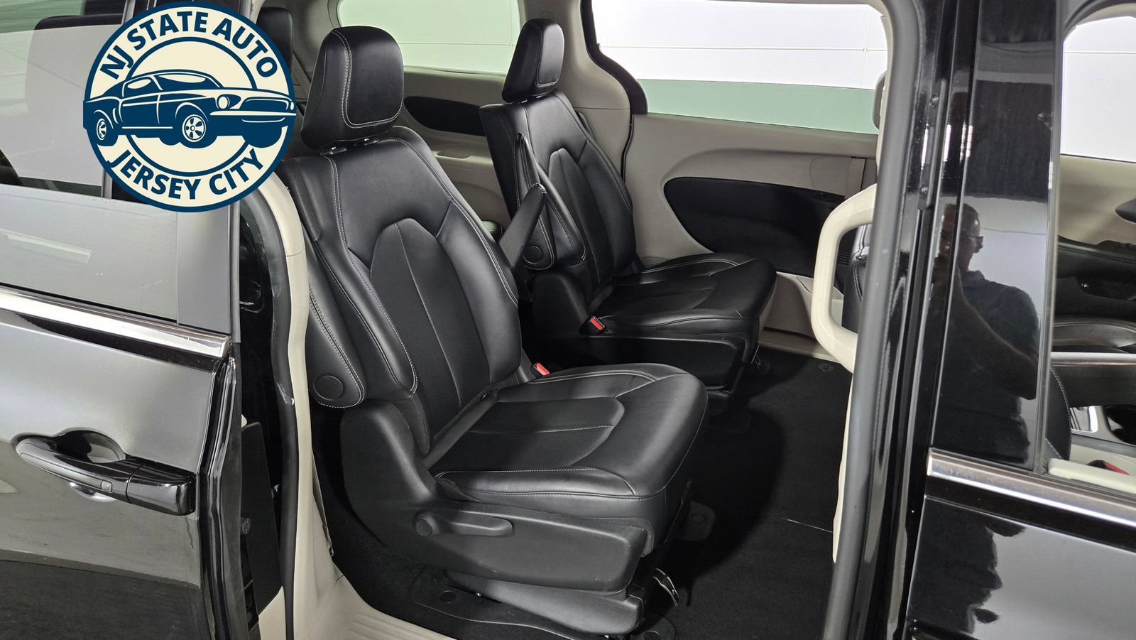 Used 2024 Chrysler Pacifica Limited FWD image 40