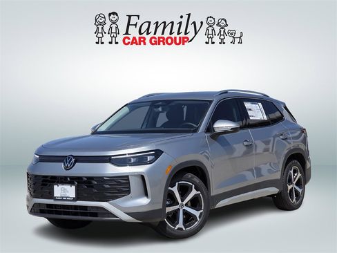 New 2025 Volkswagen Tiguan SE image 1