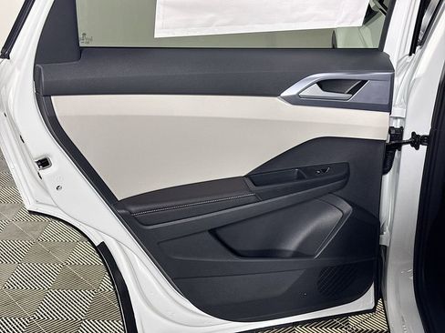 New 2025 Volkswagen Taos SE image 19