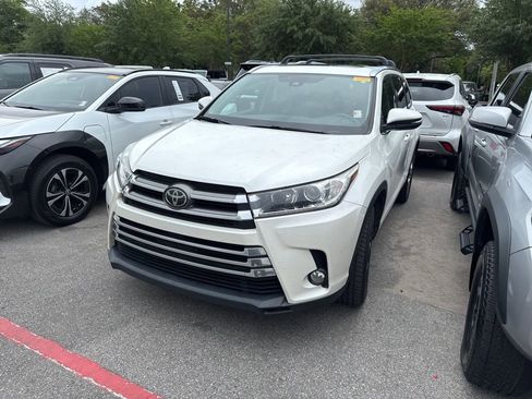 Used 2017 Toyota Highlander Limited FWD image 1