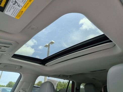Used 2024 Toyota Highlander Limited FWD image 30
