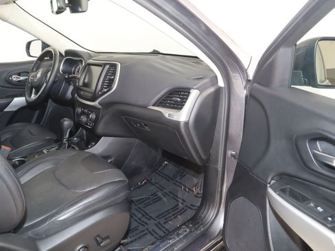 Used 2018 Jeep Cherokee Overland AWD/4WD image 37
