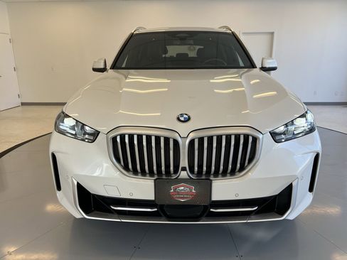 Used 2024 BMW X5 xDrive40i w/ Premium Package image 2