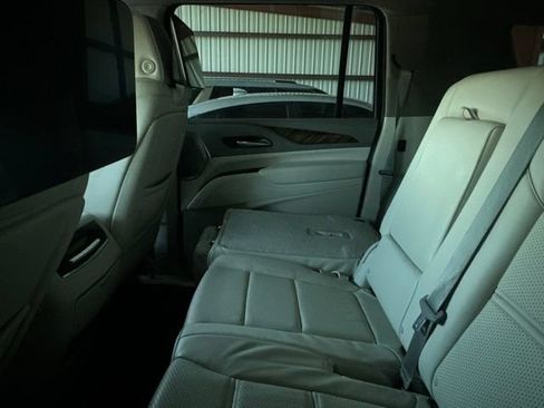 Used 2023 Cadillac Escalade ESV Sport Platinum w/ LPO, ONYX Package AWD/4WD image 10