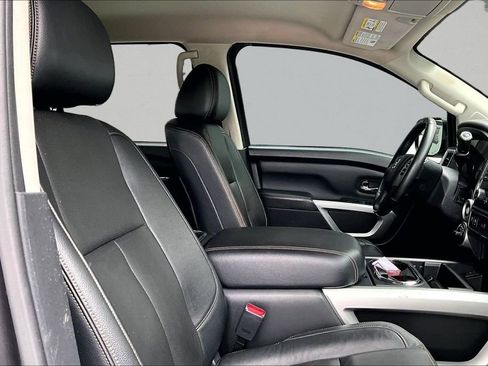 Used 2018 Nissan Titan SL AWD/4WD image 30
