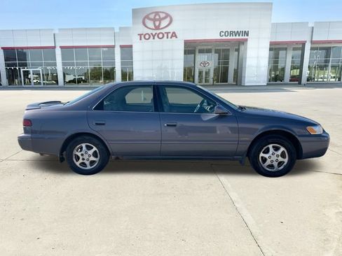 Used 1997 Toyota Camry LE w/ Leather Trim Pkg FWD image 6