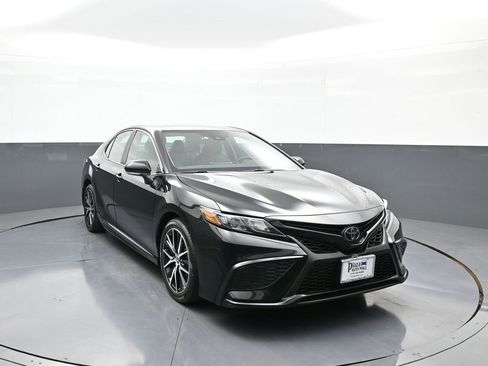Certified 2023 Toyota Camry SE image 3