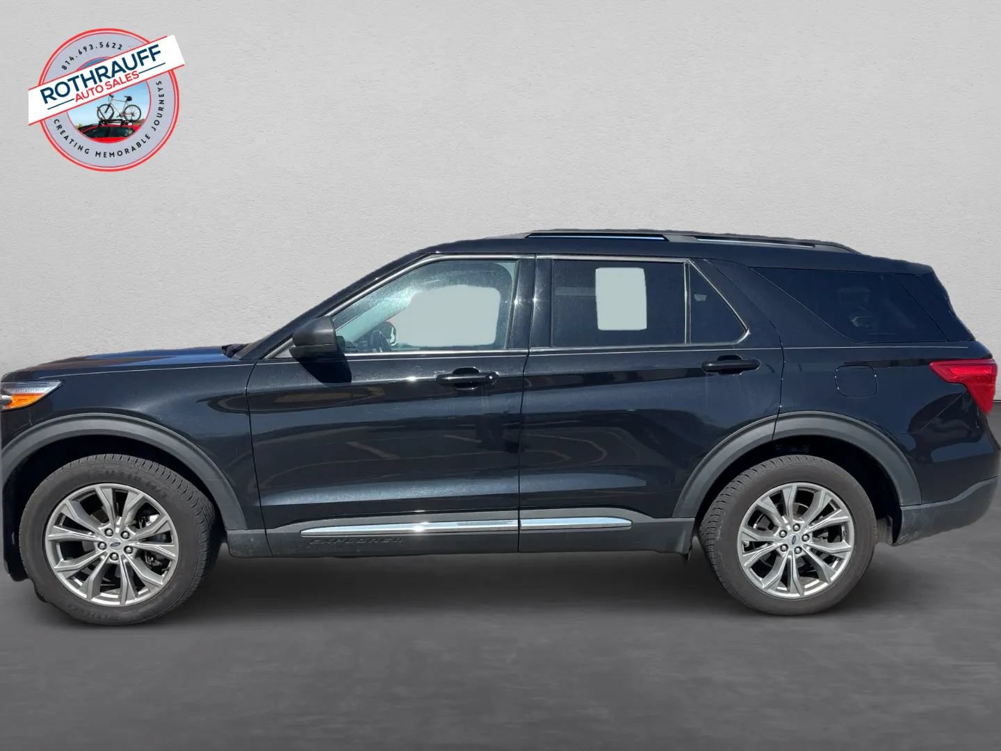 Used 2022 Ford Explorer XLT w/ Equipment Group 202A AWD/4WD image 4