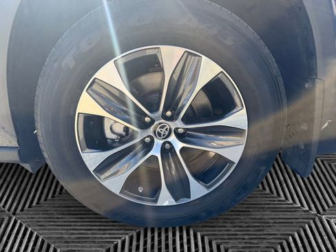 Used 2023 Toyota Highlander L image 36