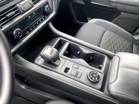 Used 2024 Nissan Pathfinder S image 21