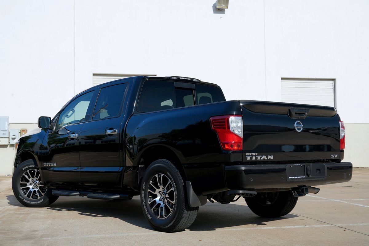 Used 2021 Nissan Titan SV w/ SV Convenience Package RWD image 4