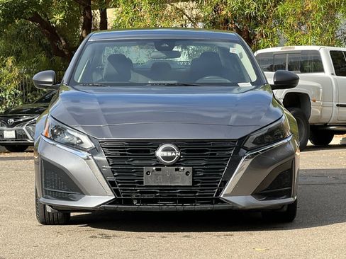 Used 2024 Nissan Altima 2.5 SV FWD image 9