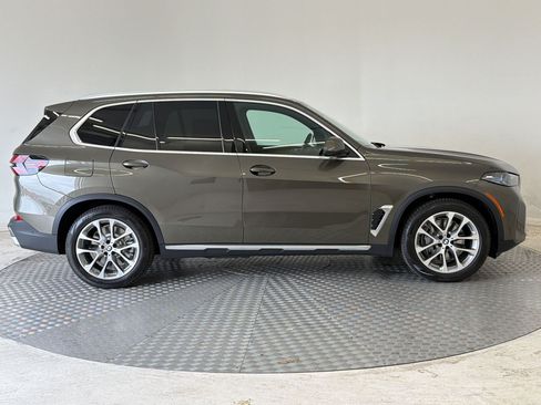 New 2026 BMW X5 xDrive50e w/ Premium Package AWD/4WD image 8