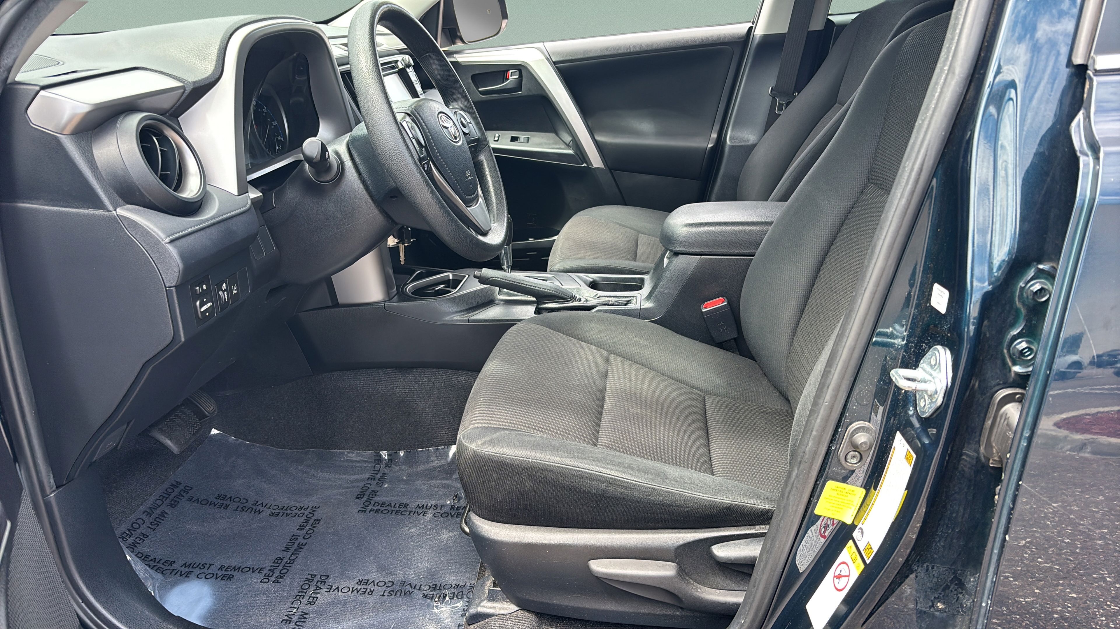 Used 2017 Toyota RAV4 LE FWD image 9