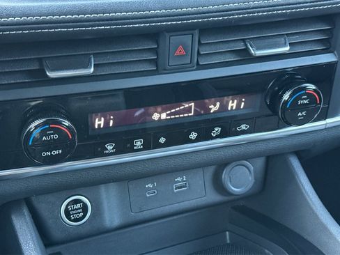 Used 2023 Nissan Rogue SV image 19