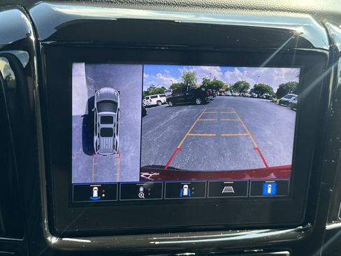 Used 2023 Chevrolet Traverse Premier FWD image 27