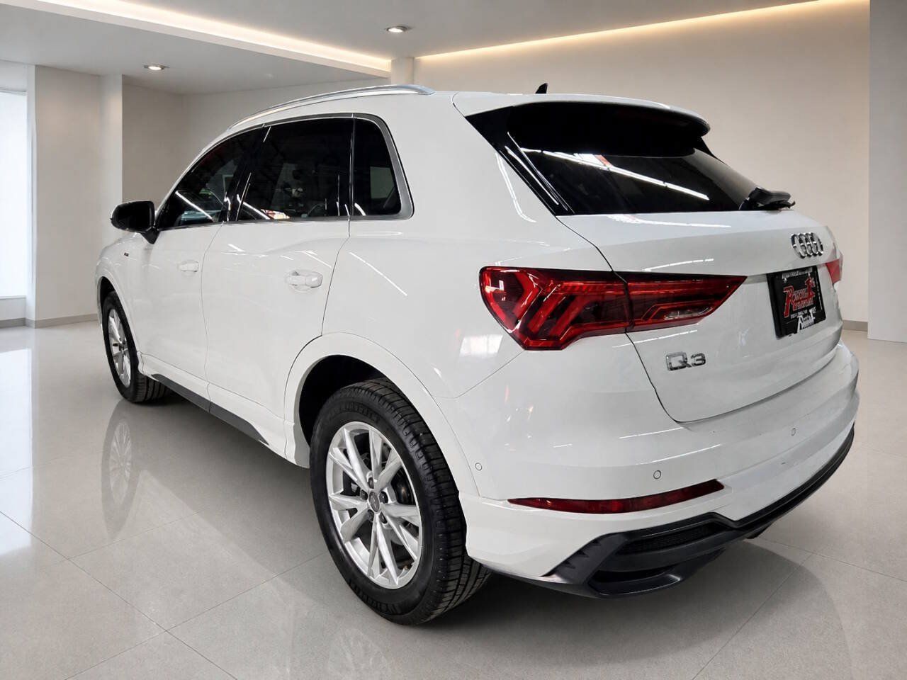 Used 2021 Audi Q3 2.0T Premium Plus w/ Premium Plus Package AWD/4WD image 3