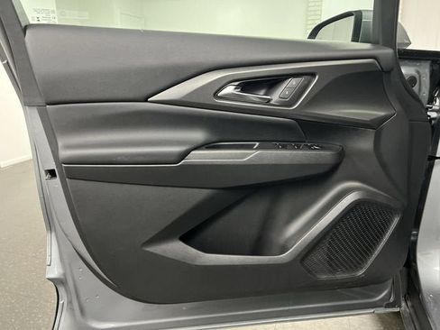 Certified 2025 Chevrolet Equinox EV LT FWD image 21