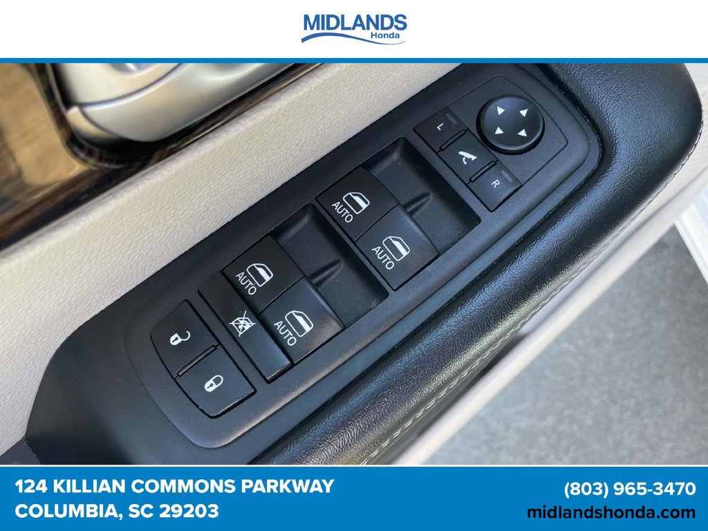 Used 2023 Chrysler Pacifica Limited FWD image 18