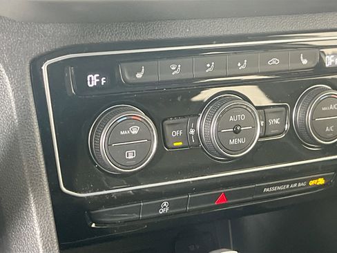 Used 2023 Volkswagen Atlas Cross Sport SE image 19