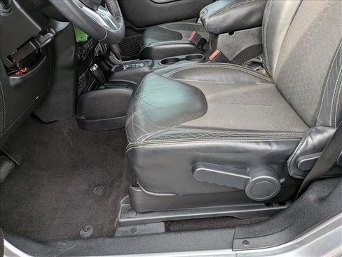 Used 2016 Jeep Wrangler Sport image 15