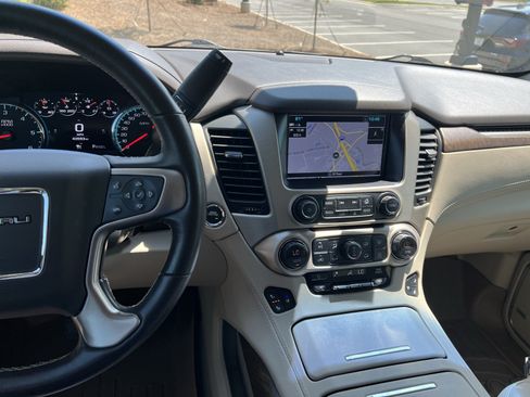 Used 2018 GMC Yukon Denali w/ Denali Ultimate Package AWD/4WD image 31