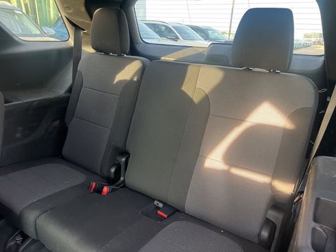 Used 2023 Chevrolet Traverse LT FWD image 18