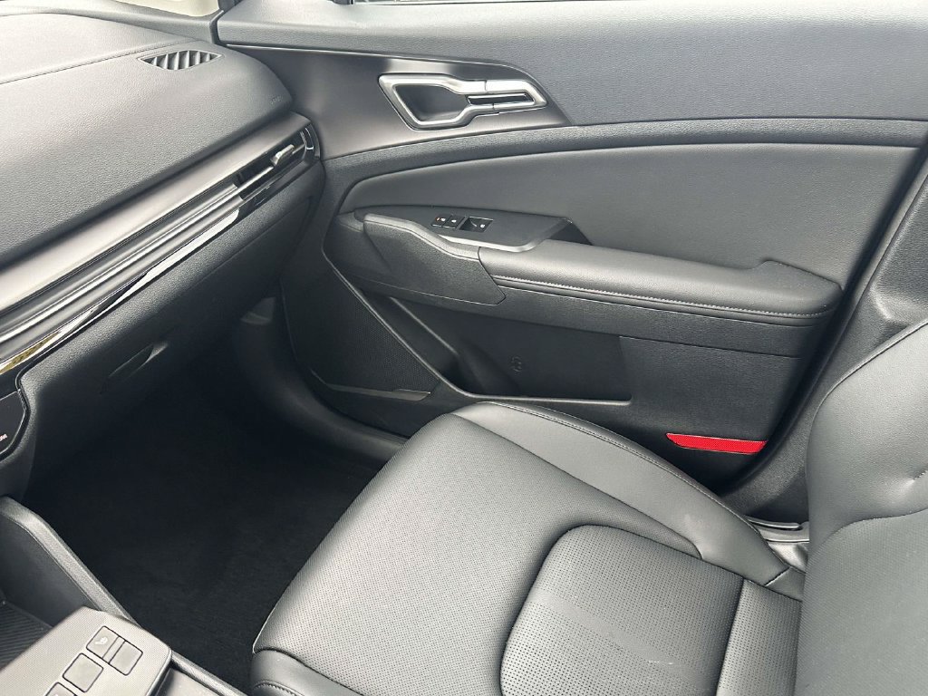 Used 2026 Kia Sportage EX FWD image 30