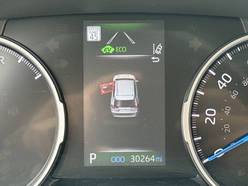 Used 2022 Toyota RAV4 LE image 28