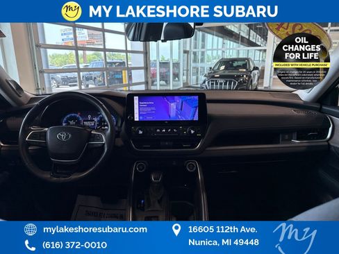 Used 2024 Toyota Grand Highlander AWD image 15