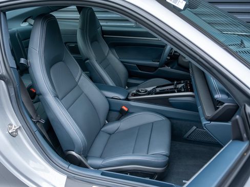 Certified 2023 Porsche 911 Carrera RWD image 39