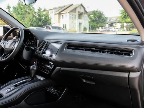 Used 2018 Honda HR-V EX image 10