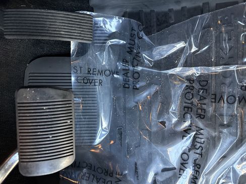 Used 2021 Jeep Grand Cherokee Laredo X image 16