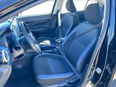 Used 2025 Nissan Versa SV image 36