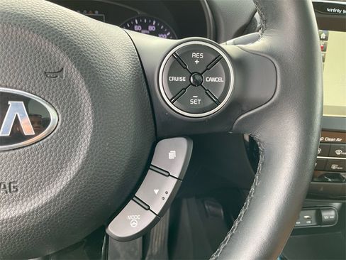 Used 2016 Kia Soul ! w/ Premium Package image 30