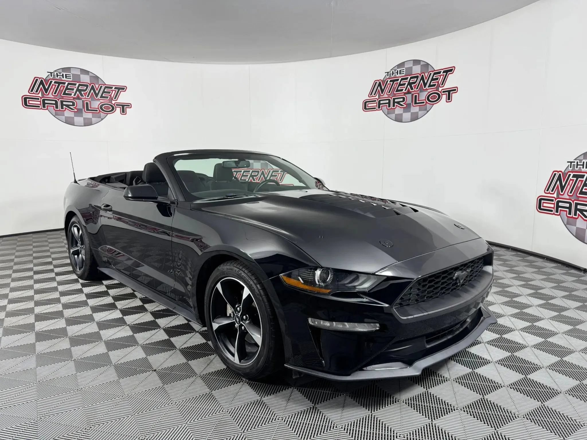 Used 2020 Ford Mustang Convertible w/ Equipment Group 101A RWD image 16
