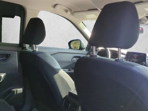 Used 2023 Nissan Rogue SV image 18