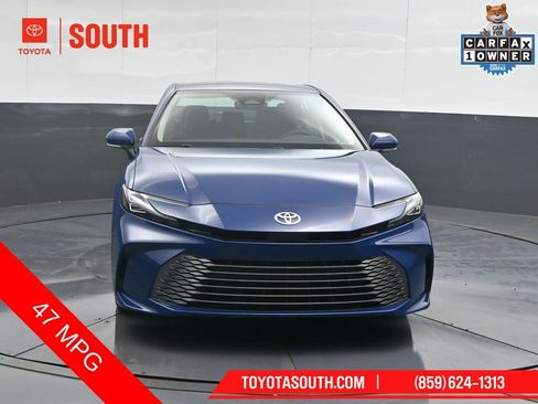 Used 2025 Toyota Camry XLE FWD image 5