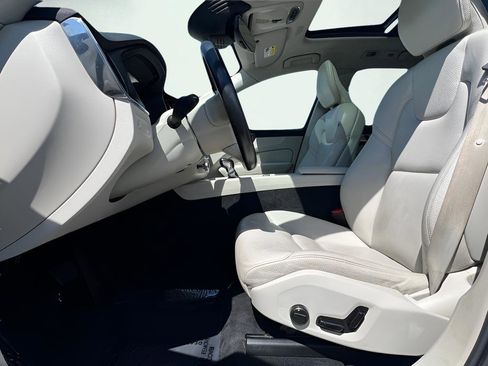 Used 2020 Volvo XC60 T5 Momentum image 16