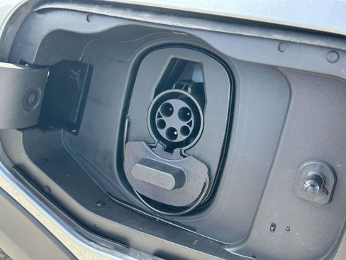 New 2026 Chevrolet Equinox EV LT AWD/4WD image 9