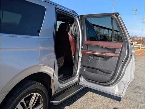 Used 2023 Ford Expedition Max Limited image 12