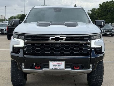 Used 2023 Chevrolet Silverado 1500 ZR2 w/ Technology Package AWD/4WD image 8