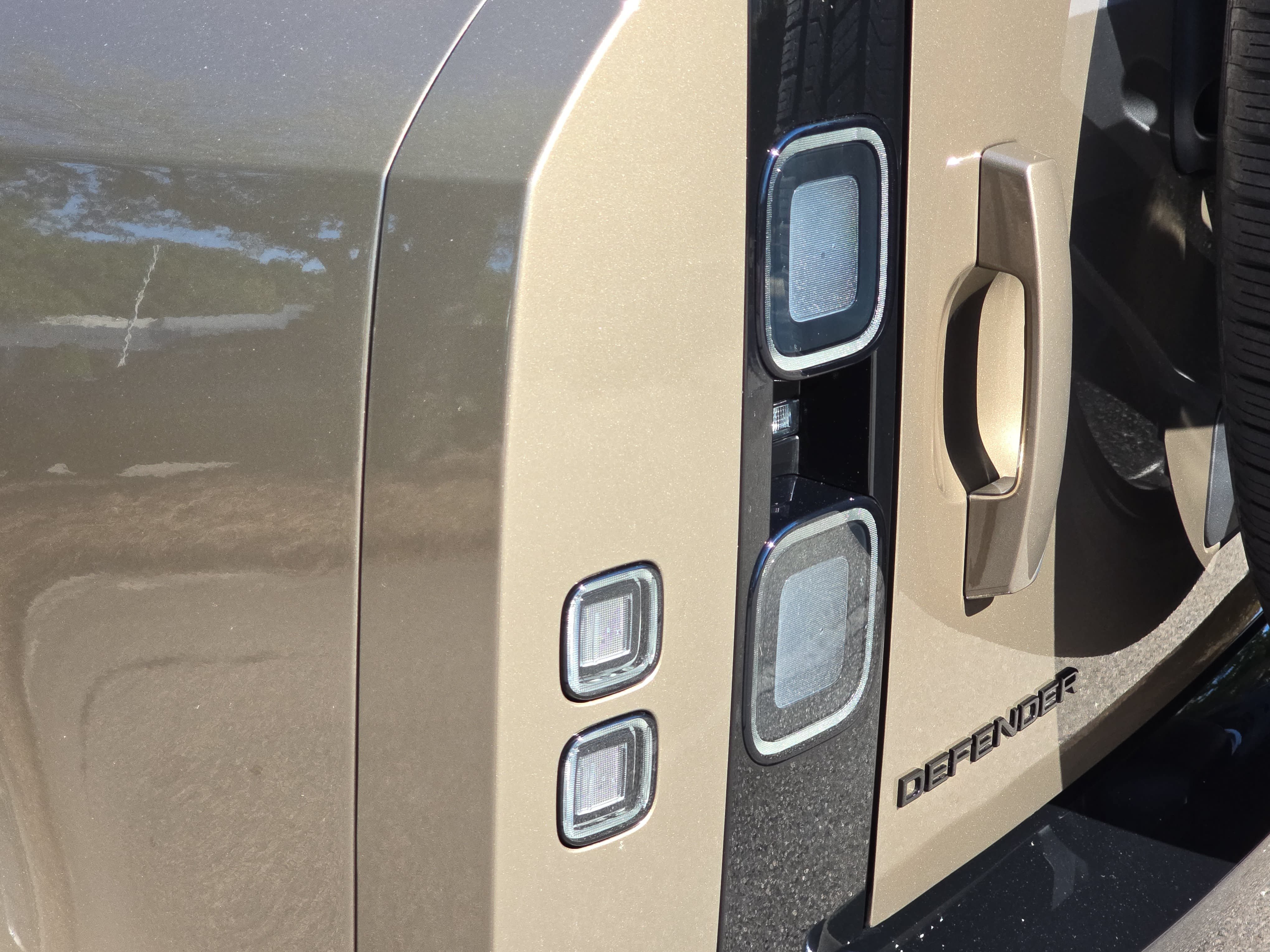 New 2026 Land Rover Defender 110 X-Dynamic SE AWD/4WD image 34