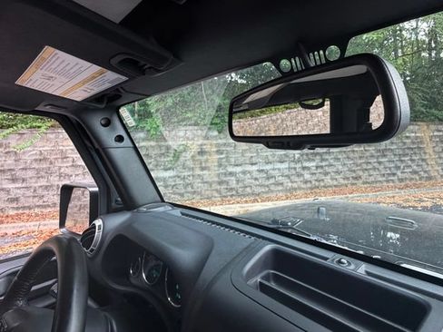 Used 2018 Jeep Wrangler Unlimited Sahara w/ Connectivity Group AWD/4WD image 19