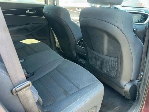 Used 2020 Kia Sorento LX AWD/4WD image 29