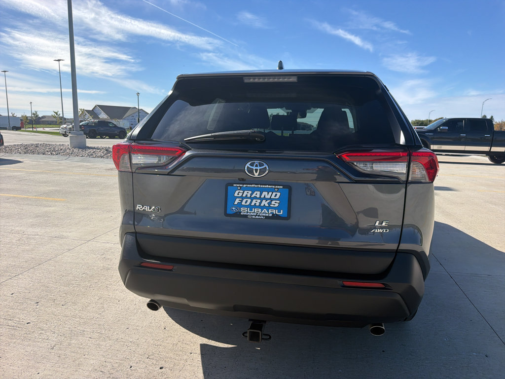 Used 2023 Toyota RAV4 LE AWD/4WD image 6