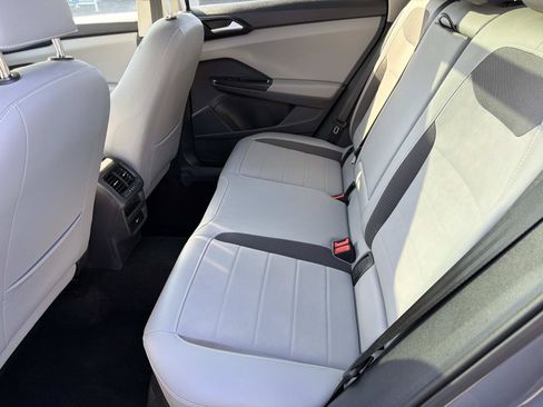 Certified 2023 Volkswagen Taos SE w/ Panoramic Sunroof Package FWD image 11